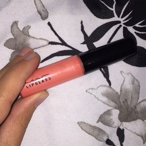 Mac lipglass in pink lemonade